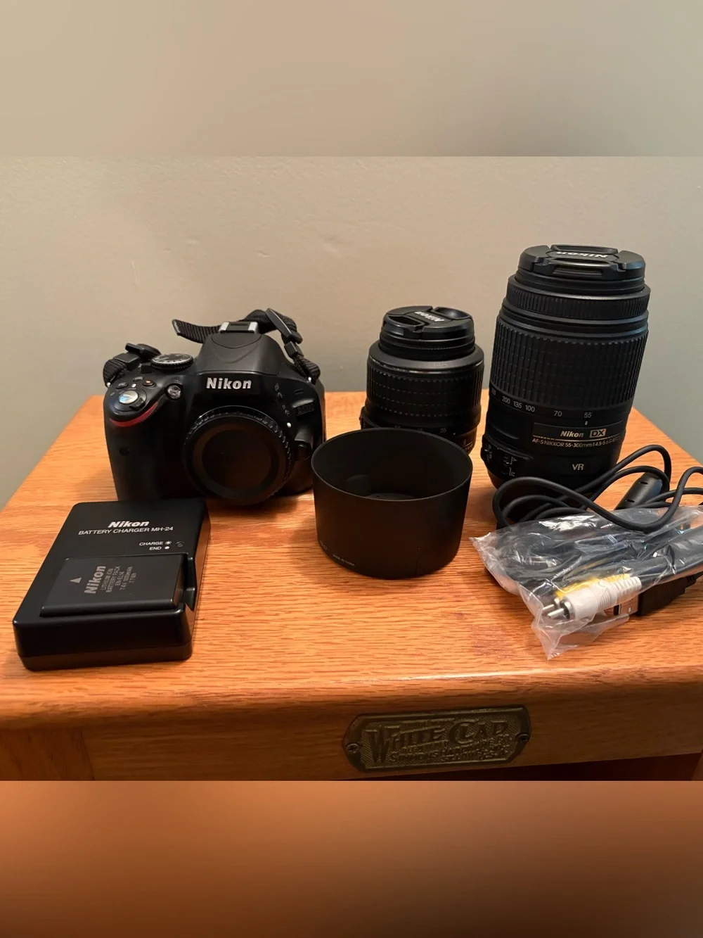 Nikon D5100 Camera Kit with Bag and zoom lens